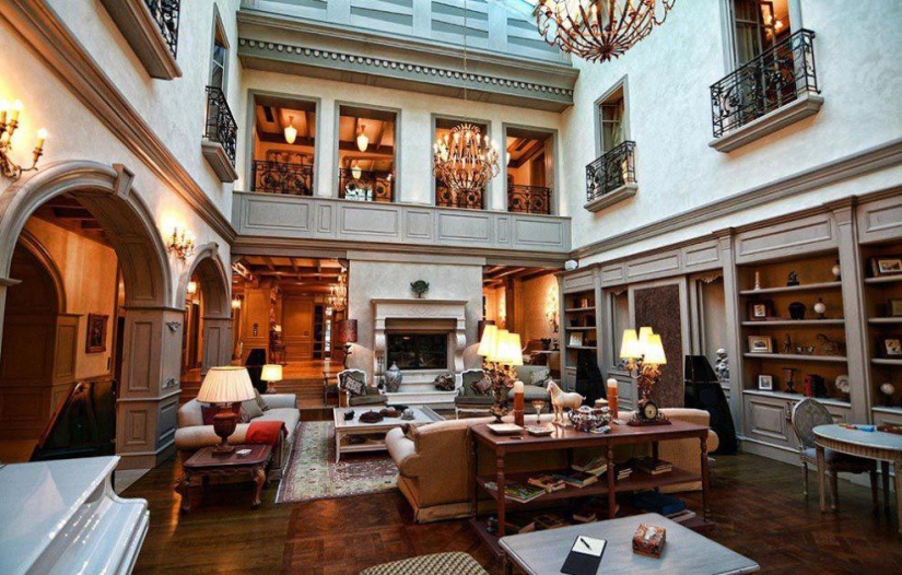 Caro y muy enojado: una casa en venta en Rublevka por 3 mil millones de rublos Caro y muy enojado: una casa en venta en Rublevka por 3 mil millones de rublos