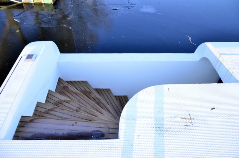 Casa futurista en el agua