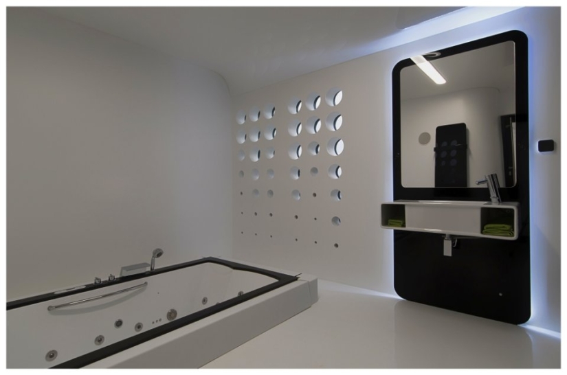 Casa futurista en el agua