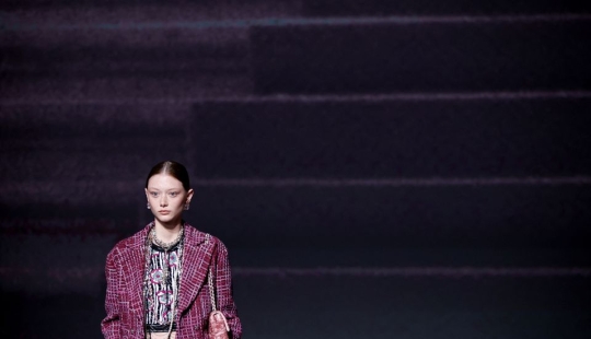 Chanel evokes cinematic glamour at Paris Fashion Week