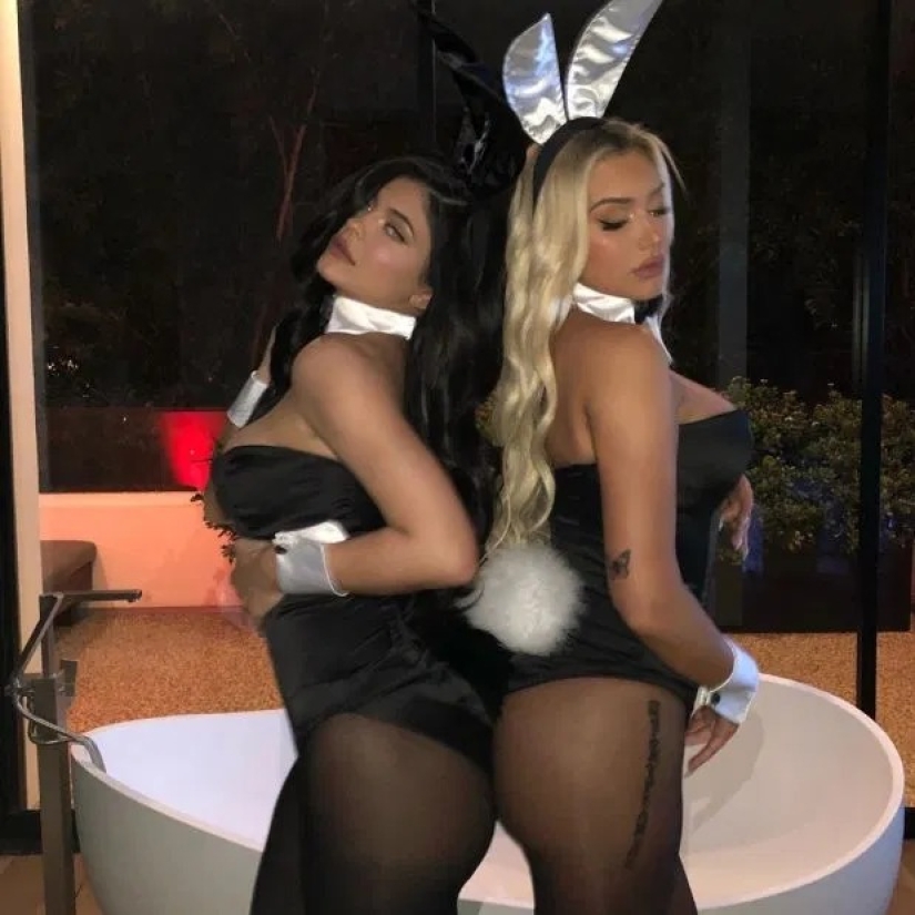 Chanterelle sisters: Kylie Jenner and Stacey love to take hot photos in the same clothes