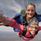 Charming grandmother celebrated her 94th birthday by skydiving