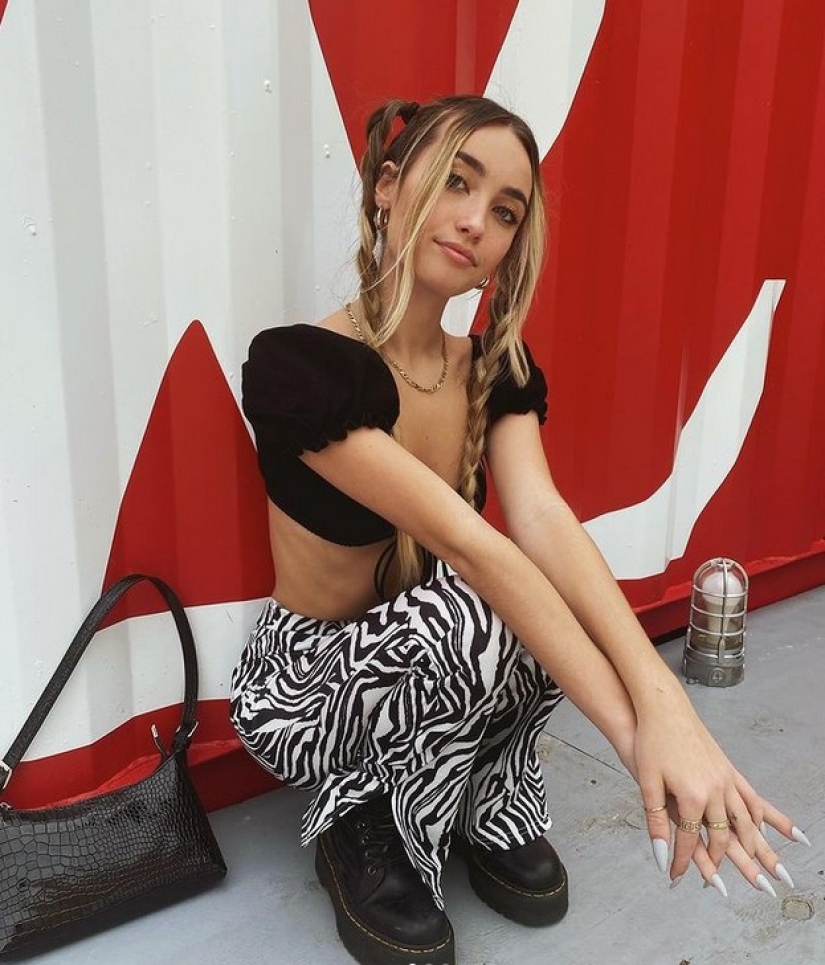 Charming ticktockers Ashlyn Bischoff and her bikini collection Charming ticktockers Ashlyn Bischoff and her bikini collection