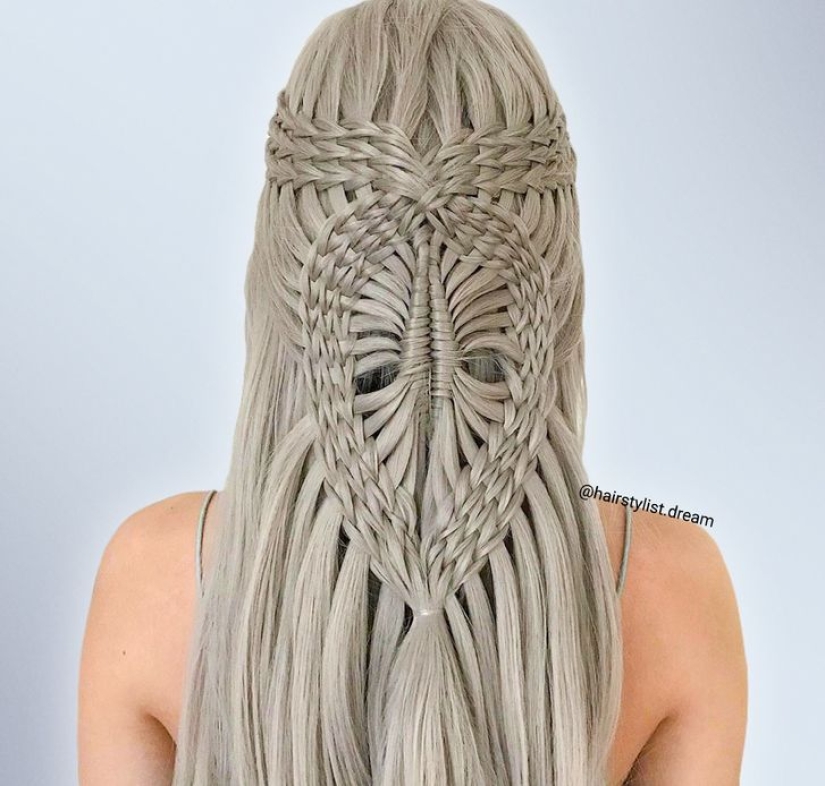 Chica alemana crea fascinantes peinados similares a patrones de ganchillo Chica alemana crea fascinantes peinados similares a patrones de ganchillo