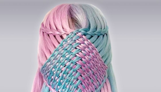 Chica alemana crea fascinantes peinados similares a patrones de ganchillo Chica alemana crea fascinantes peinados similares a patrones de ganchillo