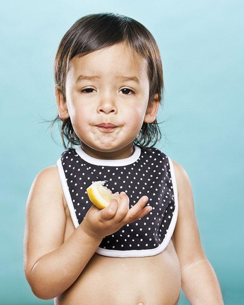 Children and lemon – the first meeting in a fun photo project