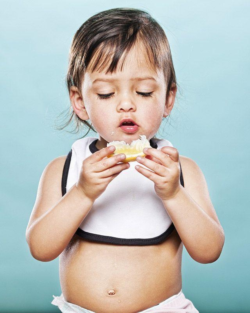 Children and lemon – the first meeting in a fun photo project