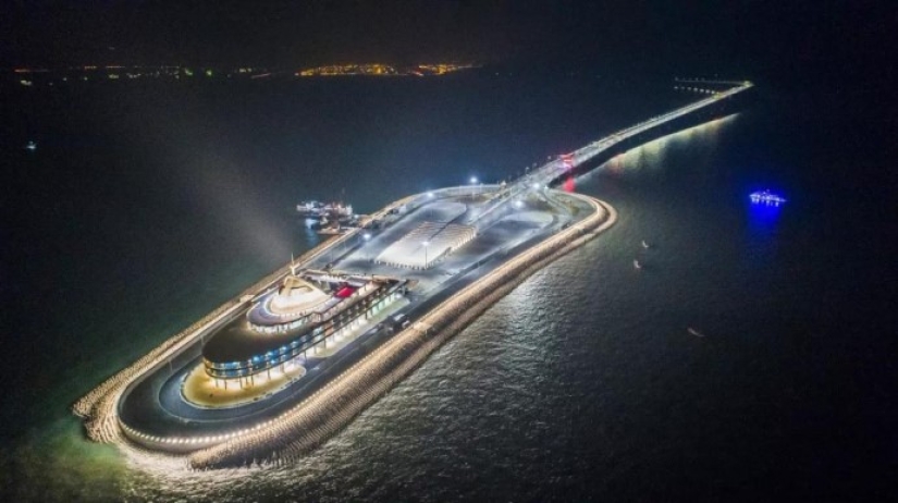 China has built the world's longest sea bridge China has built the world's longest sea bridge