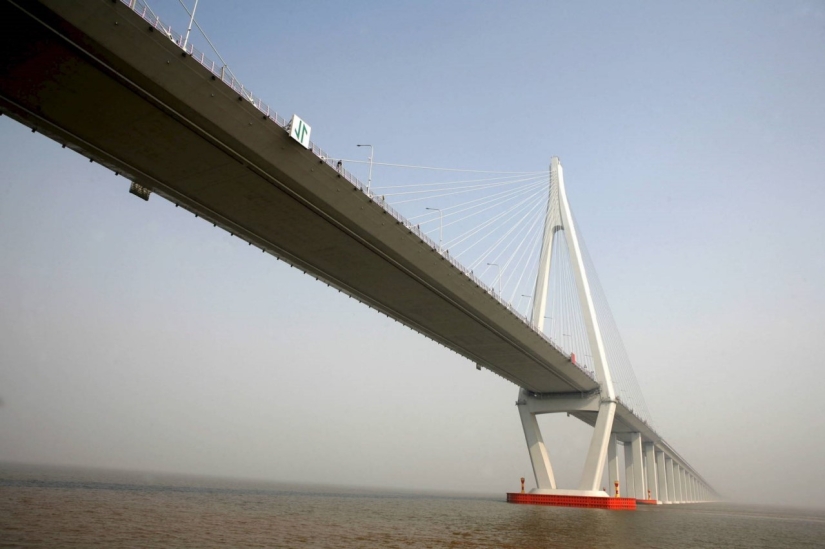 China has built the world's longest sea bridge China has built the world's longest sea bridge