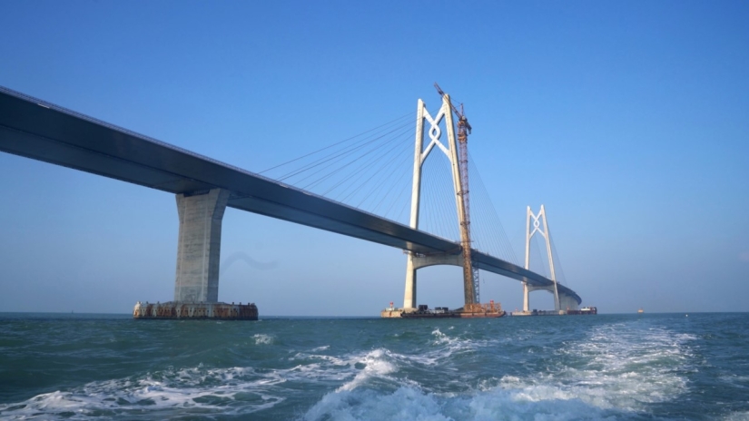 China has built the world's longest sea bridge China has built the world's longest sea bridge
