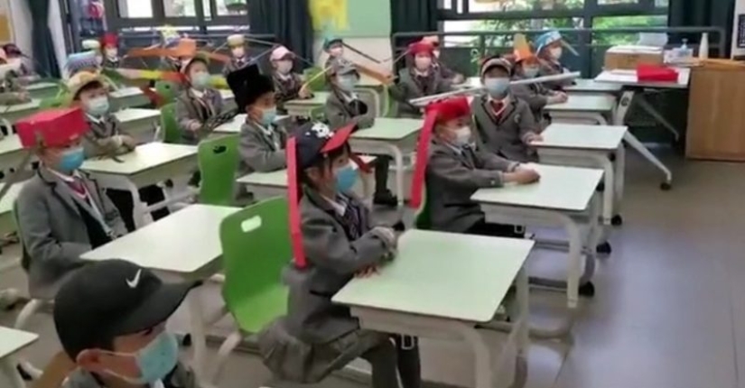 Chinese Kids Go to School wearing Funny Hats for Social Distancing Chinese Kids Go to School wearing Funny Hats for Social Distancing