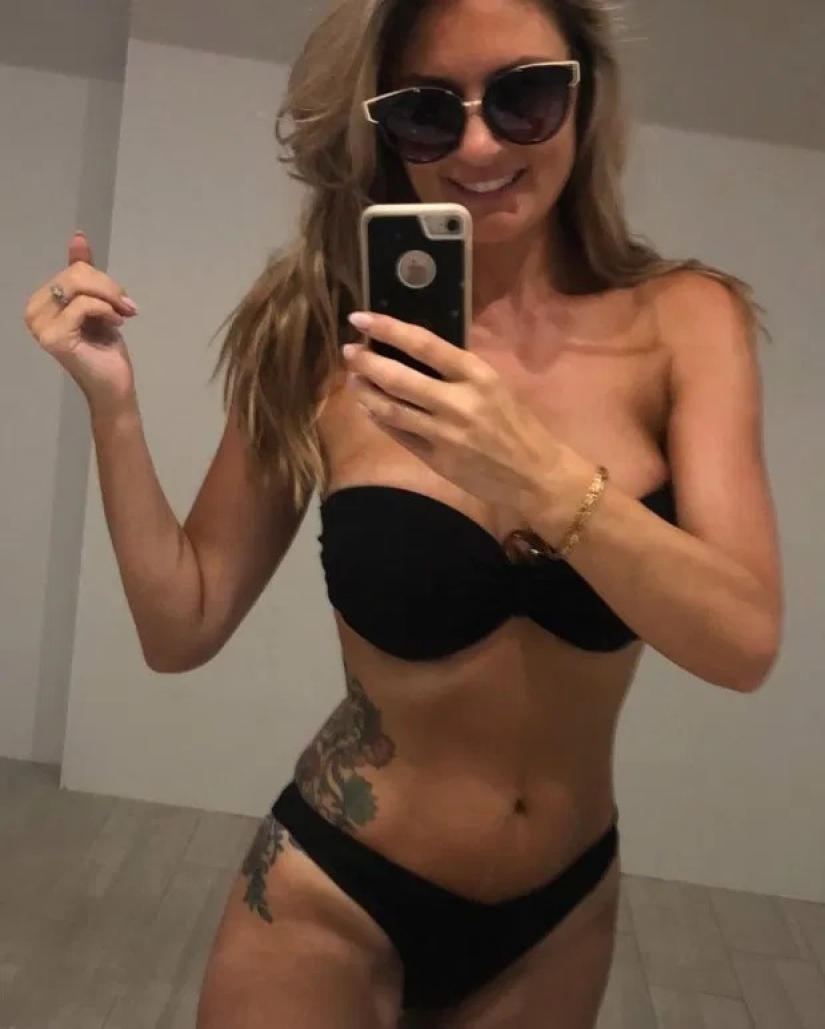 Chorus girls: A 40-year-old mother is often considered the sister of a 21-year-old daughter