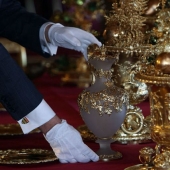 Christmas royally: Elizabeth II's castle was decorated for the holiday
