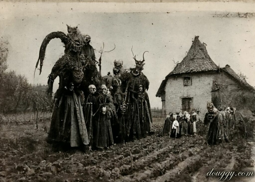 Chthon and darkness in the paintings of Lovecraftian Douggy Pledger Chthon and darkness in the paintings of Lovecraftian Douggy Pledger