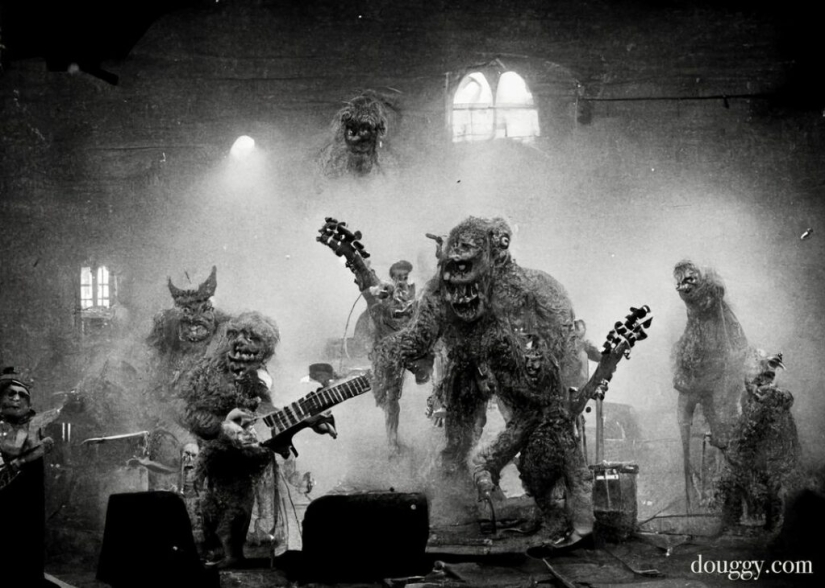 Chthon and darkness in the paintings of Lovecraftian Douggy Pledger Chthon and darkness in the paintings of Lovecraftian Douggy Pledger