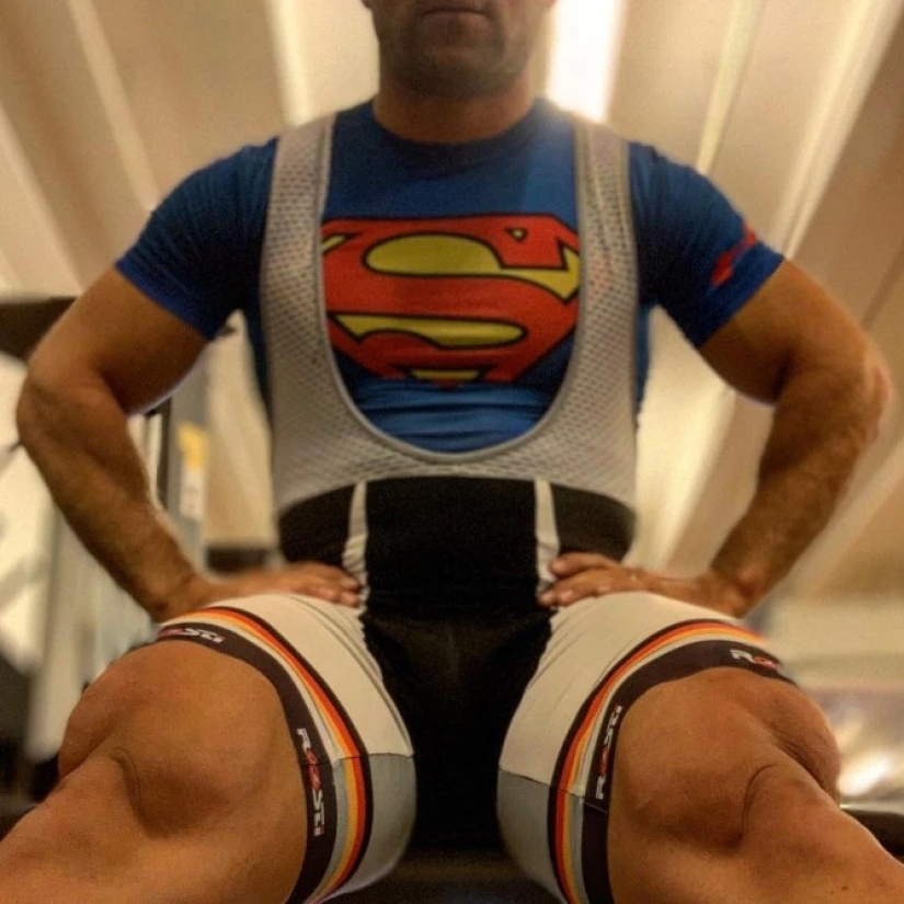 Ciclista alemán apodado Quadzilla golpea con caderas súper bombeadas