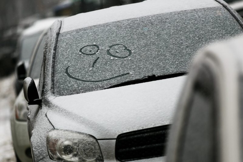 Cómo el invierno convierte los coches en obras de arte