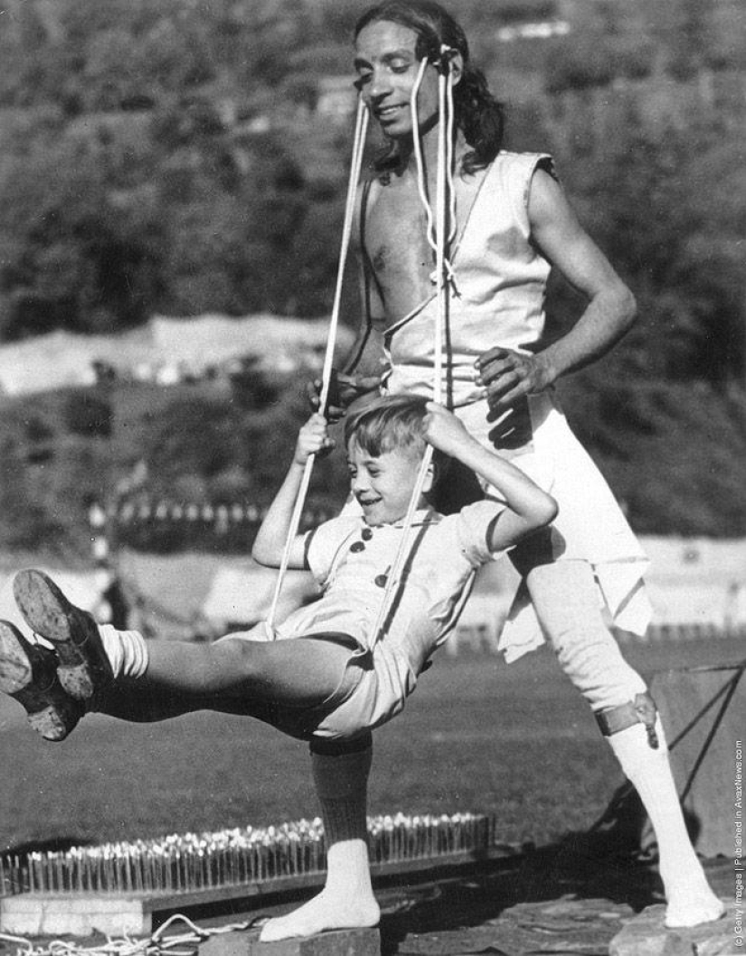 Cómo era el yoga en el siglo pasado: curiosas fotos antiguas Cómo era el yoga en el siglo pasado: curiosas fotos antiguas