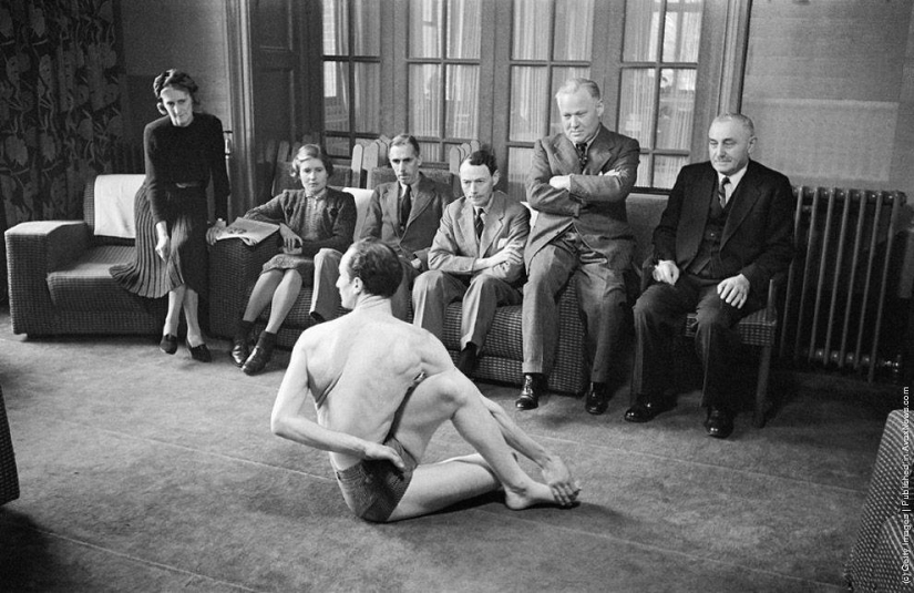 Cómo era el yoga en el siglo pasado: curiosas fotos antiguas Cómo era el yoga en el siglo pasado: curiosas fotos antiguas