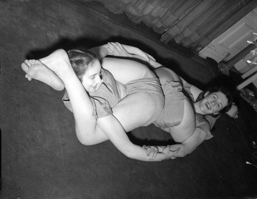 Cómo era el yoga en el siglo pasado: curiosas fotos antiguas Cómo era el yoga en el siglo pasado: curiosas fotos antiguas