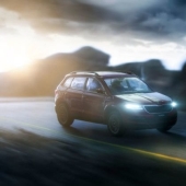 Cómo hacer fotos publicitarias realistas usando modelos de autos