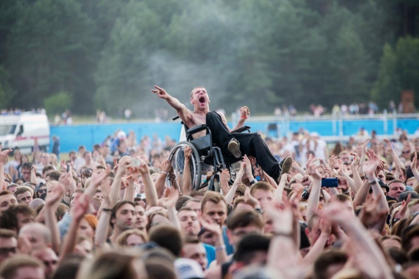 Cómo hacer una hermosa foto y obtener un póster para una película? Esta persona sabe la respuesta con certeza