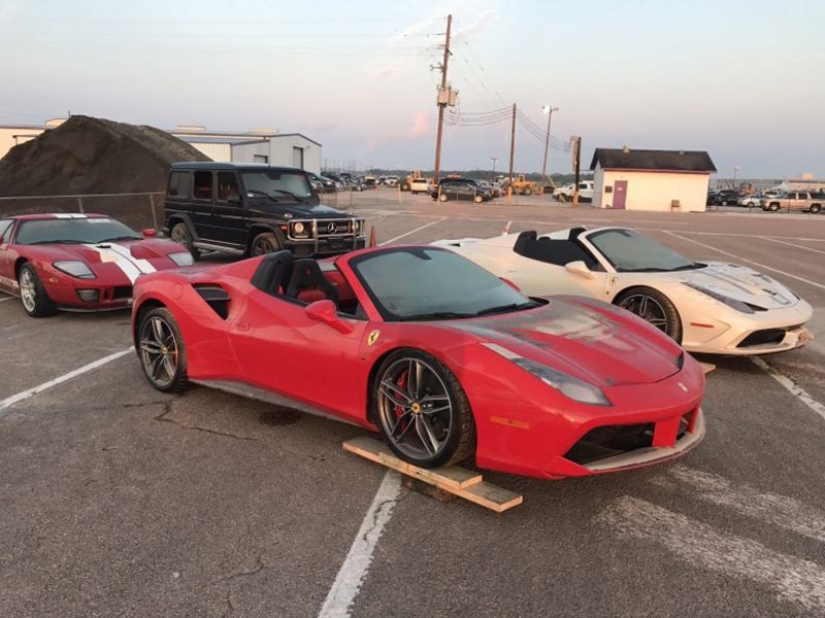 Cómo lidian los estadounidenses con los autos ahogados después del huracán Harvey