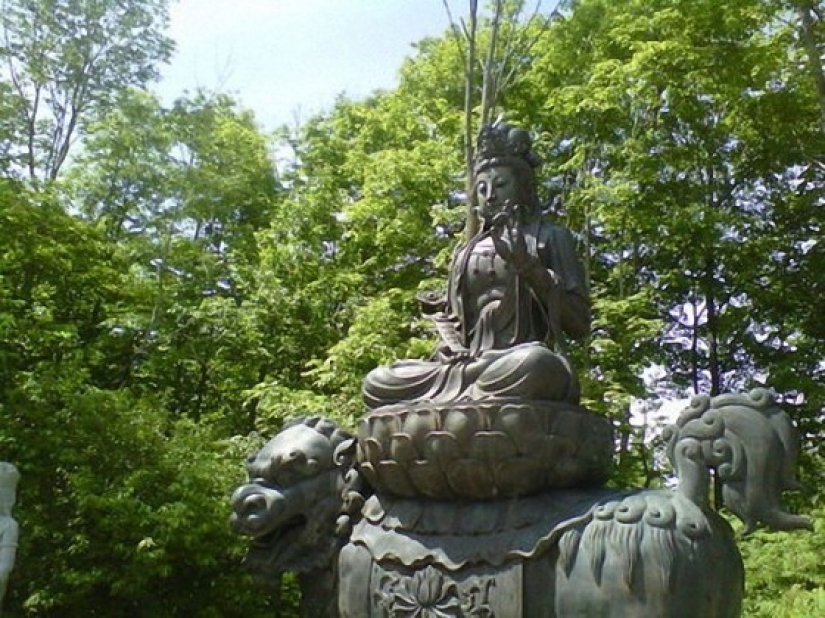 Cómo se está construyendo el templo budista más grande de Canadá