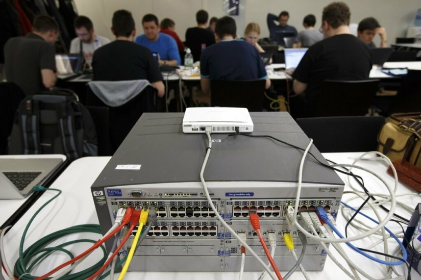 Cómo se organizan las "fábricas de trolls" y cuánto se paga a sus empleados Cómo se organizan las "fábricas de trolls" y cuánto se paga a sus empleados