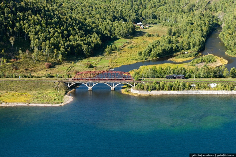 Cómo se ve el Baikal desde un helicóptero Cómo se ve el Baikal desde un helicóptero