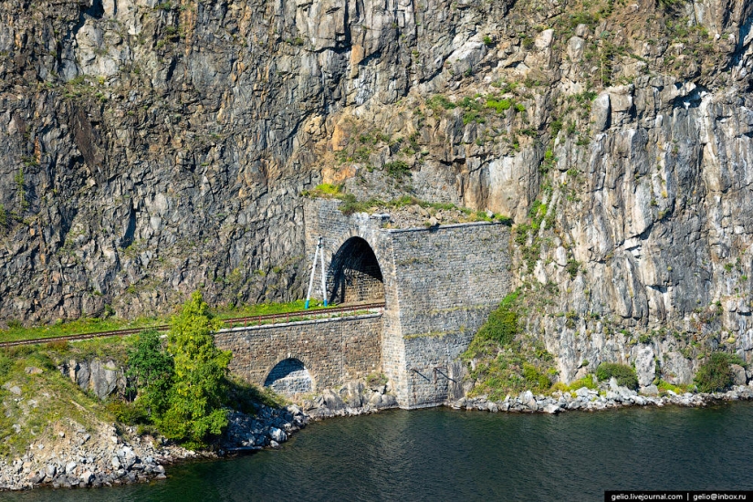 Cómo se ve el Baikal desde un helicóptero Cómo se ve el Baikal desde un helicóptero