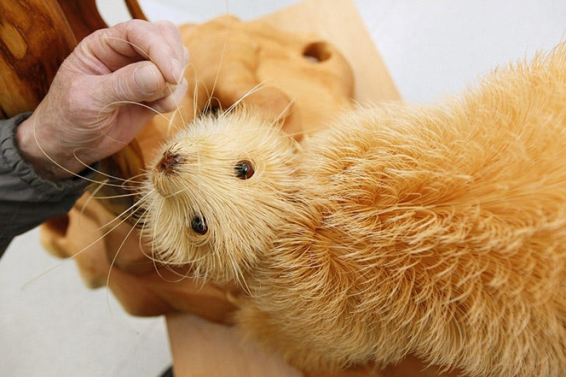 Cómo son las esculturas únicas hechas de virutas de madera Cómo son las esculturas únicas hechas de virutas de madera