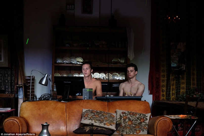 Cómo son las fiestas depravadas en la mansión de un millonario argelino