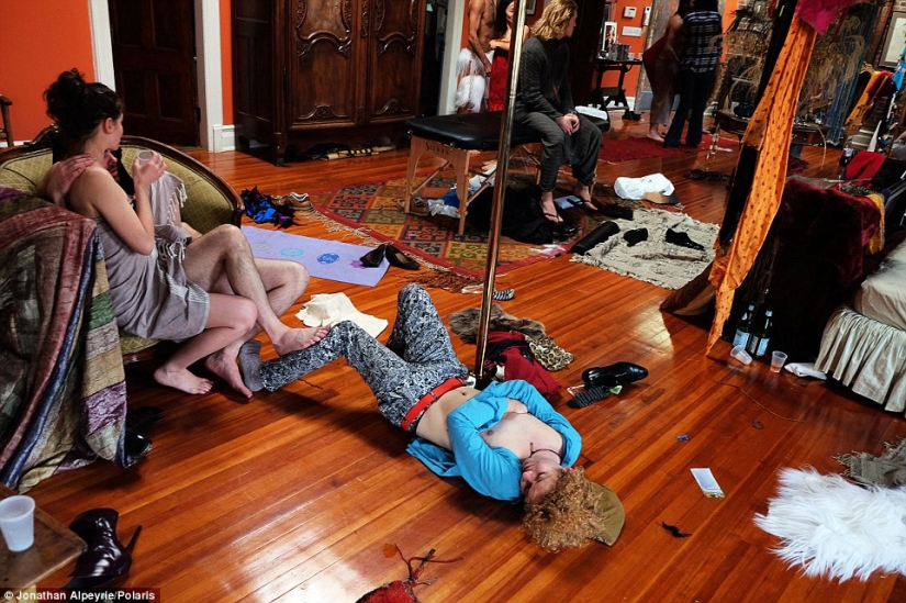 Cómo son las fiestas depravadas en la mansión de un millonario argelino