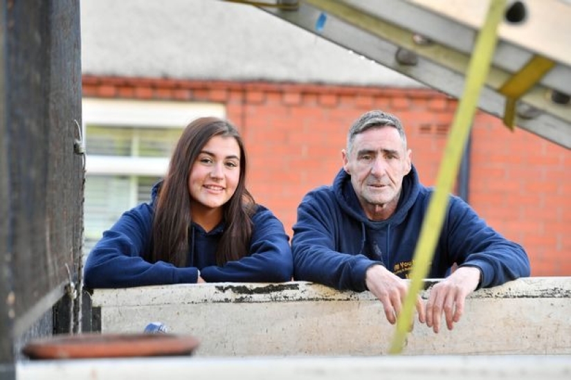 Cómo una belleza glamorosa de 19 años se convirtió en techadora y fundó una empresa de construcción