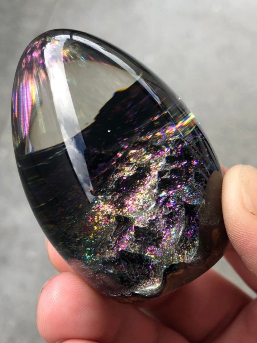 Colorful dragon eggs made of resin and wood by Australian artist Ben Works Colorful dragon eggs made of resin and wood by Australian artist Ben Works