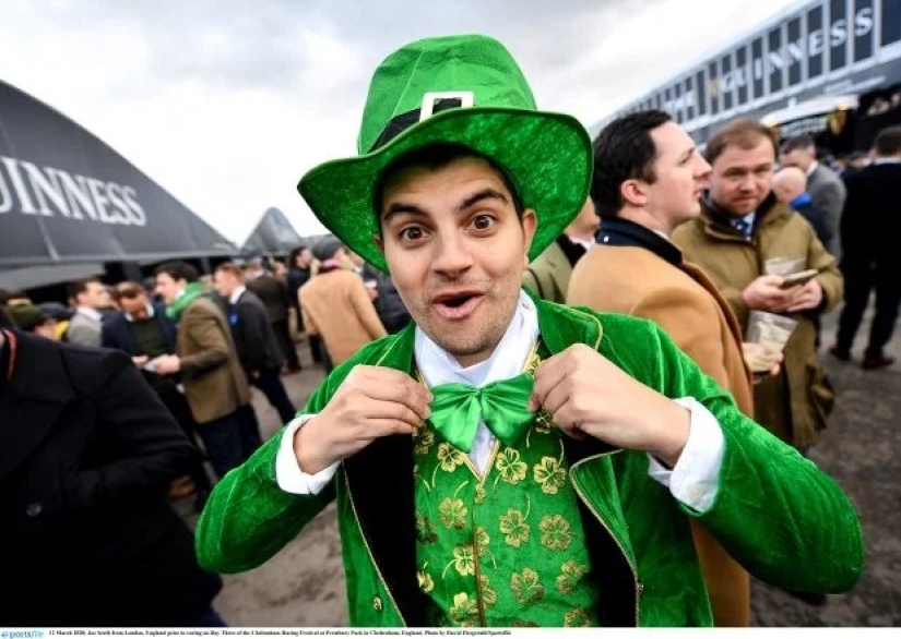 Comenzó la carrera de alcohol: cómo los visitantes de las carreras de Cheltenham abrieron la celebración del Día de San Patricio Comenzó la carrera de alcohol: cómo los visitantes de las carreras de Cheltenham abrieron la celebración del Día de San Patricio