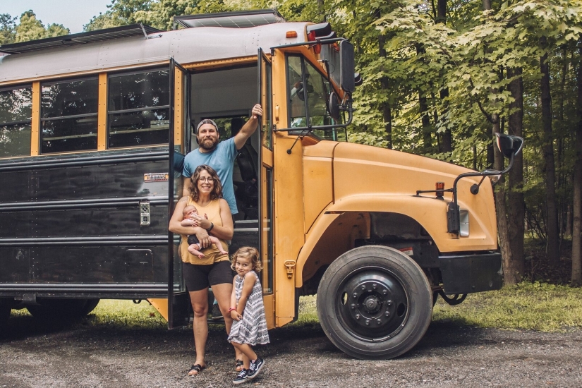 Comfort in exchange for experience: the couple from Florida sold everything and went traveling on the van