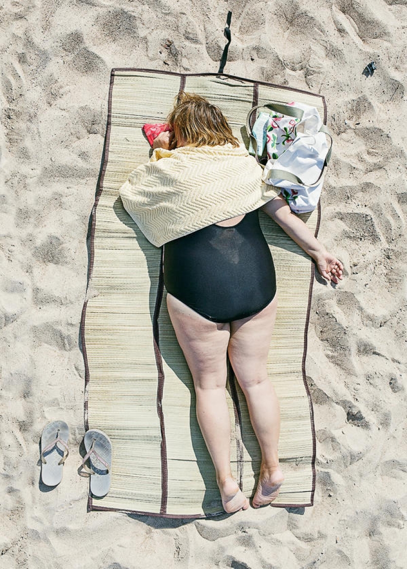 Comfort zone: ordinary holiday-makers in the lens of Tadao Cern Comfort zone: ordinary holiday-makers in the lens of Tadao Cern
