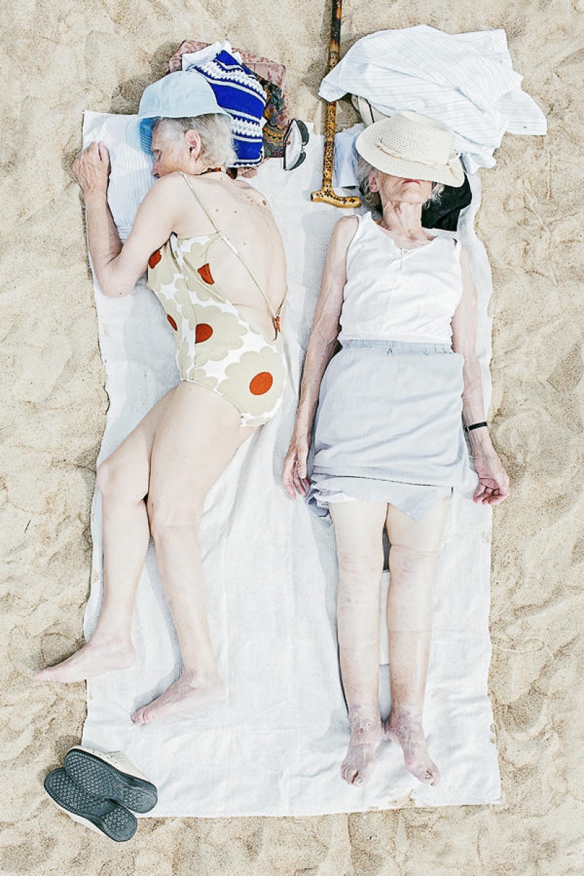 Comfort zone: ordinary holiday-makers in the lens of Tadao Cern Comfort zone: ordinary holiday-makers in the lens of Tadao Cern