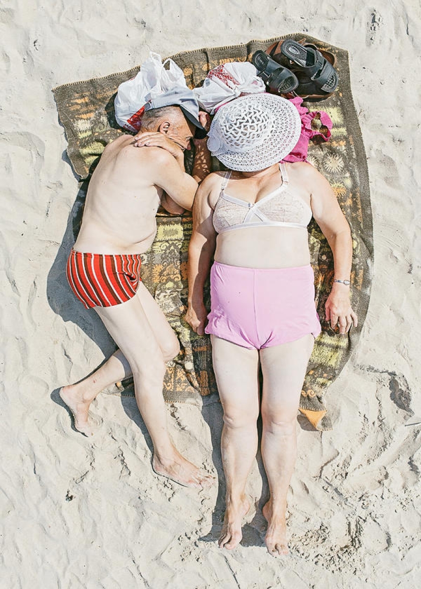 Comfort zone: ordinary holiday-makers in the lens of Tadao Cern Comfort zone: ordinary holiday-makers in the lens of Tadao Cern