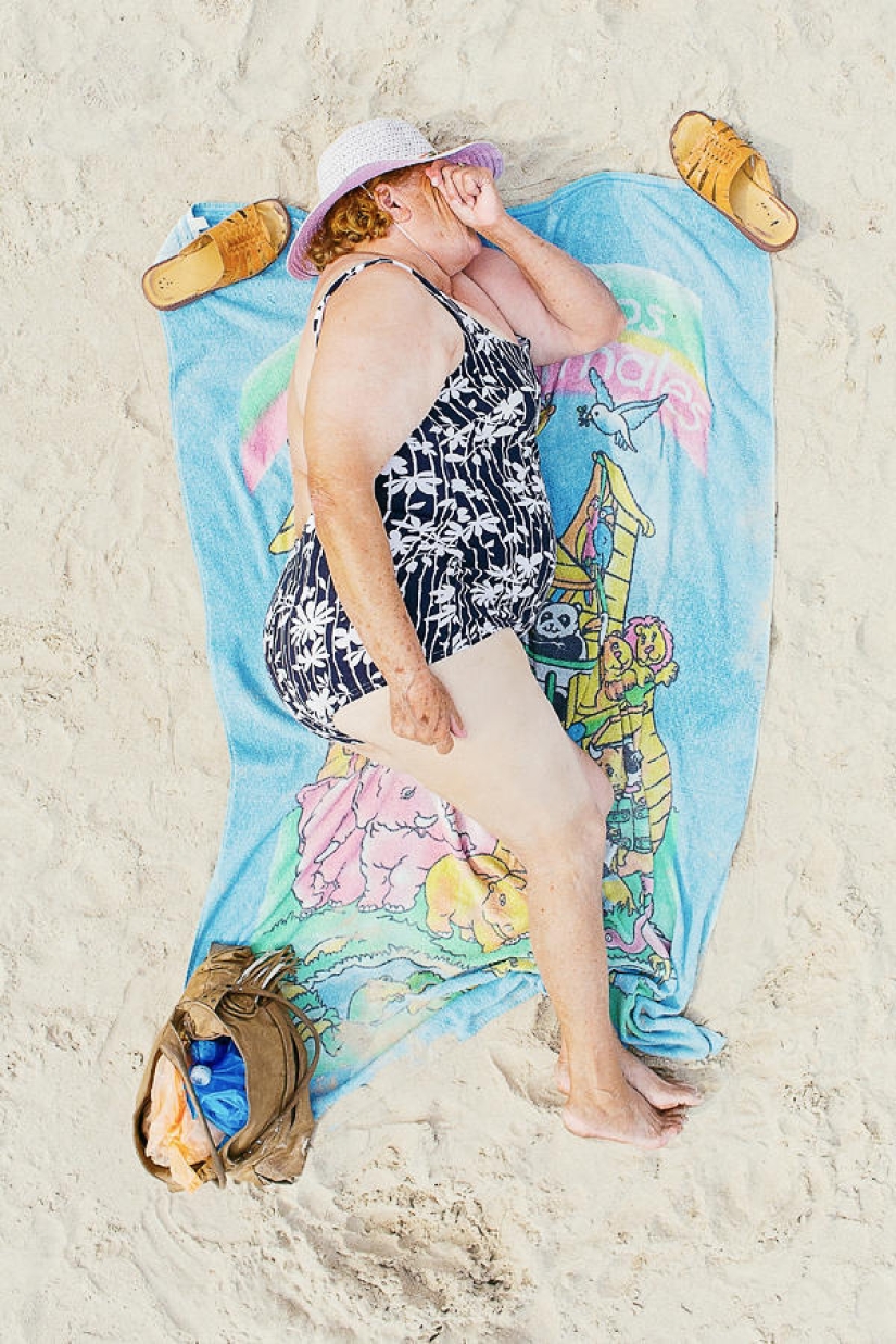 Comfort zone: ordinary holiday-makers in the lens of Tadao Cern Comfort zone: ordinary holiday-makers in the lens of Tadao Cern