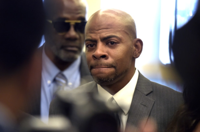 Condenado por cargos falsos fue absuelto después de 27 años Condenado por cargos falsos fue absuelto después de 27 años