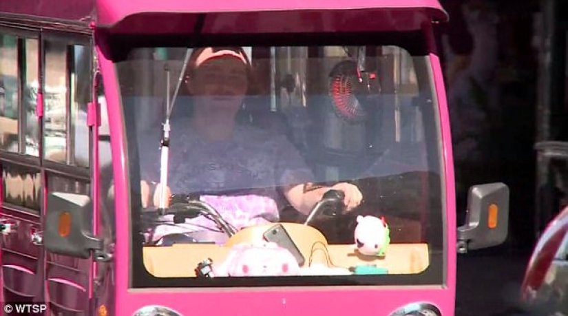 Conoce a este chico se llama Adam y se considera una mujer filipina