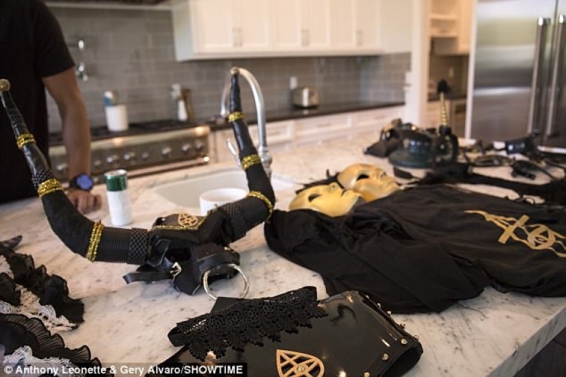 Coronavirus - orgies are not a hindrance: parties at the Snctm erotic club continue despite the epidemic