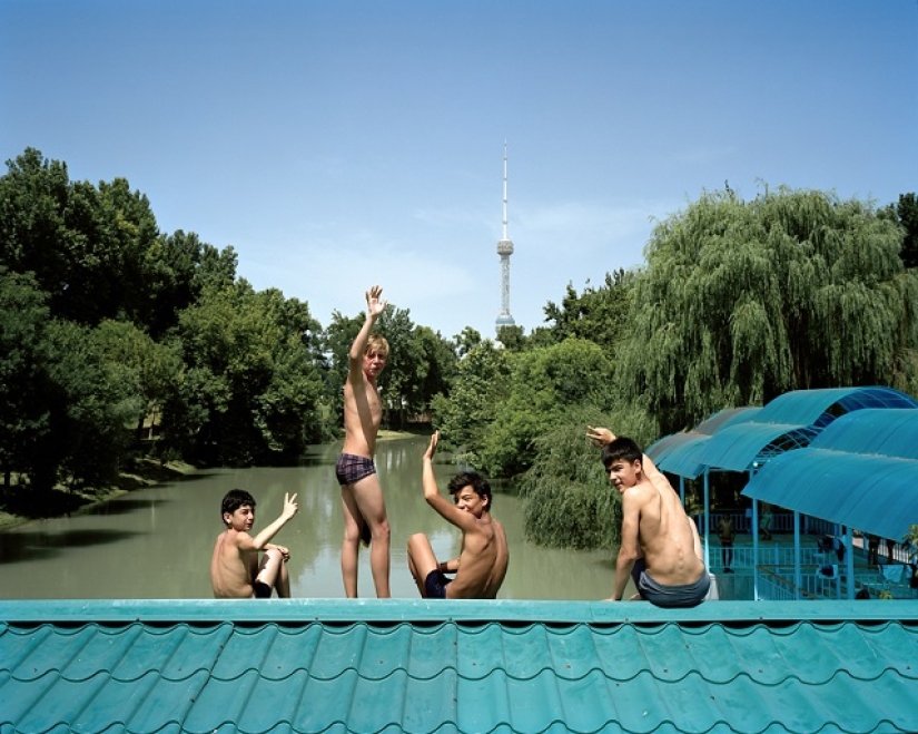 Cotton and the desert: pictures of a British photographer fascinated by Uzbekistan Cotton and the desert: pictures of a British photographer fascinated by Uzbekistan