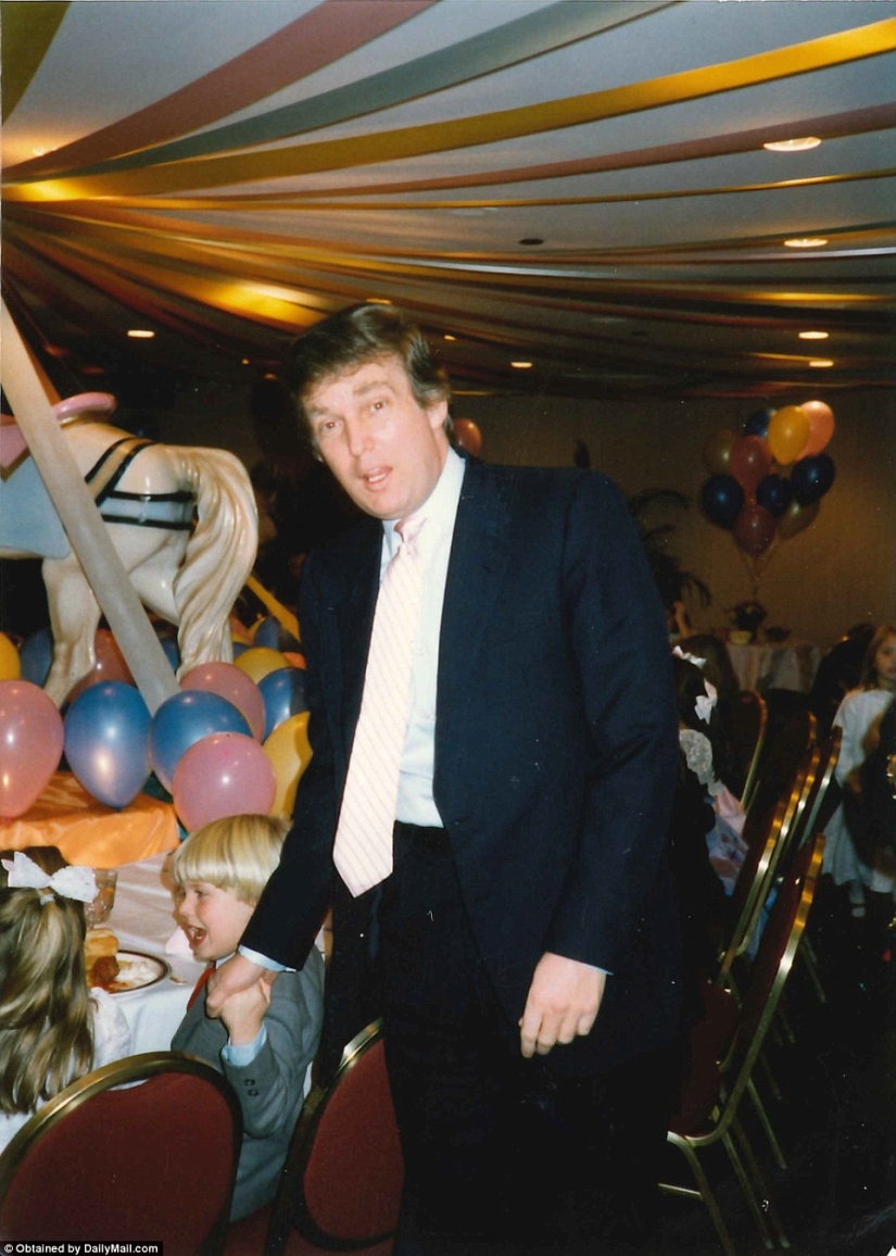 Cozy and homely Donald Trump in pictures from the accidentally surfaced family archive Cozy and homely Donald Trump in pictures from the accidentally surfaced family archive