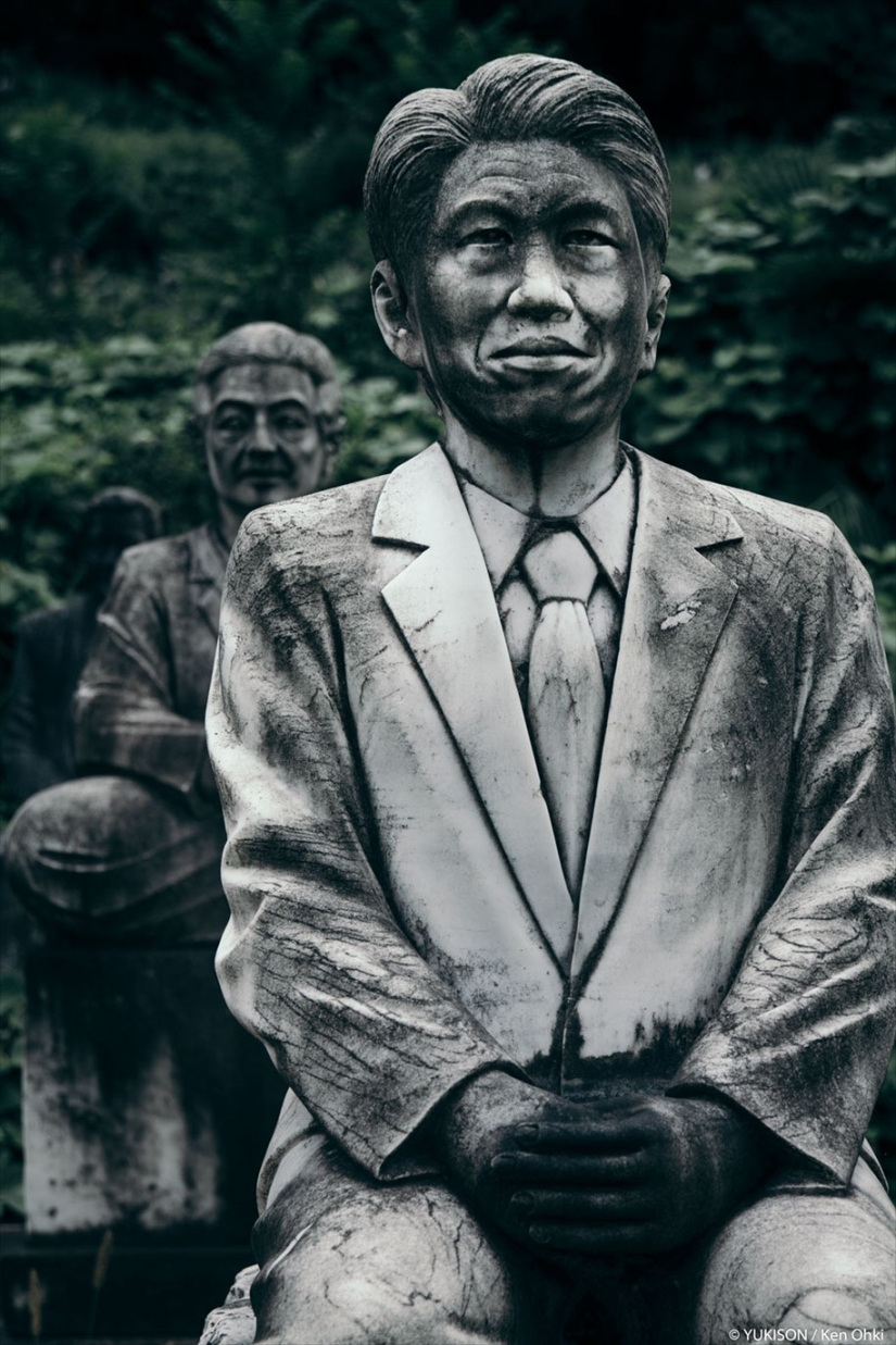 Creepy Japanese village where only statues live