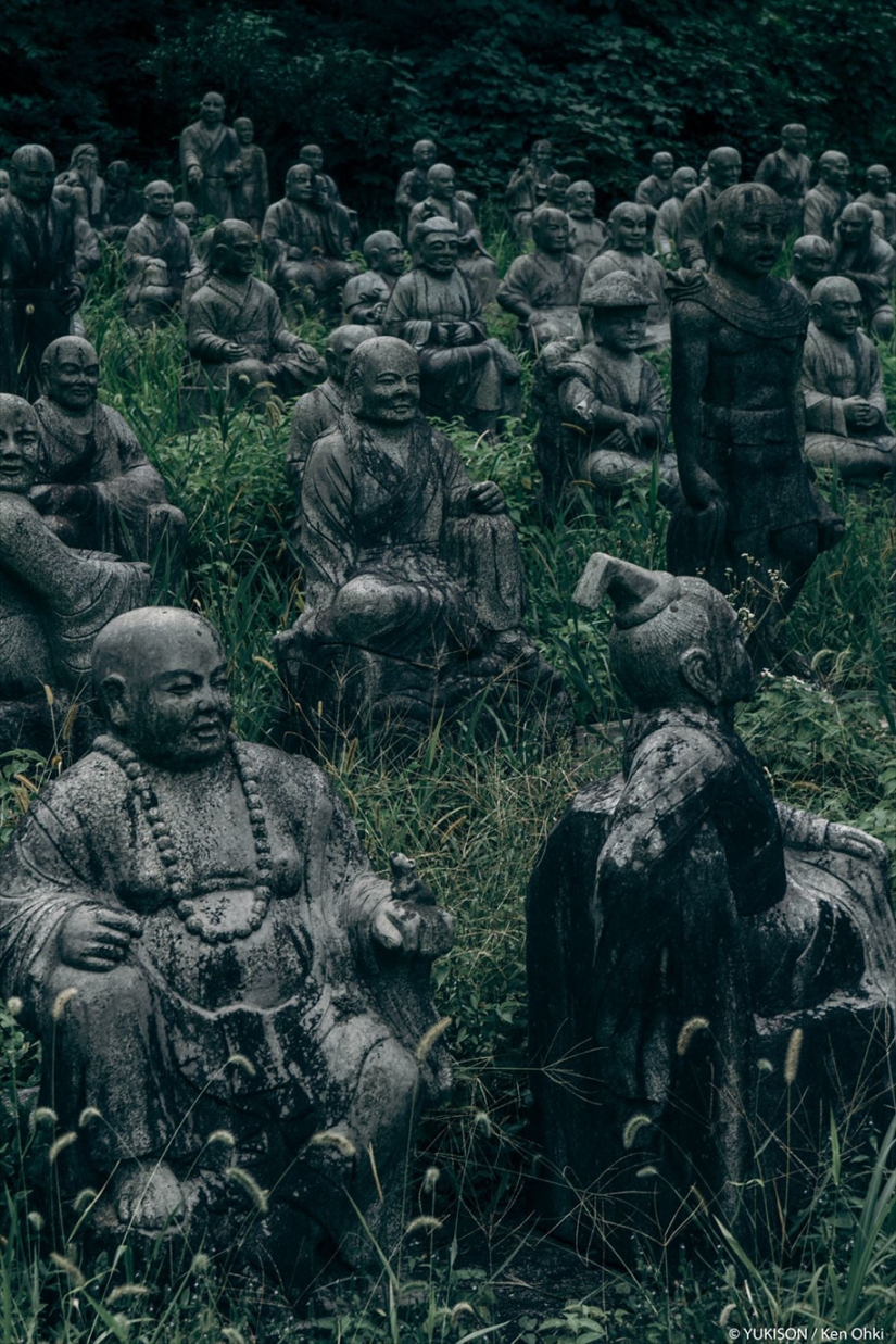Creepy Japanese village where only statues live
