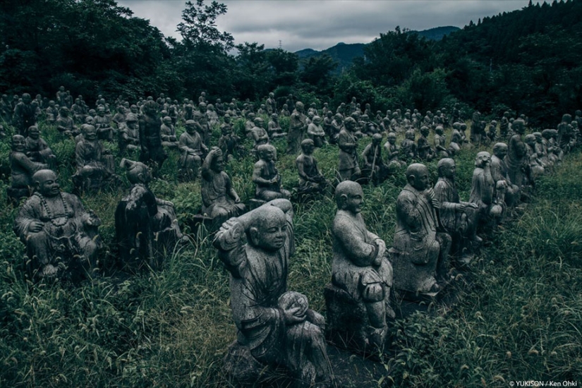 Creepy Japanese village where only statues live